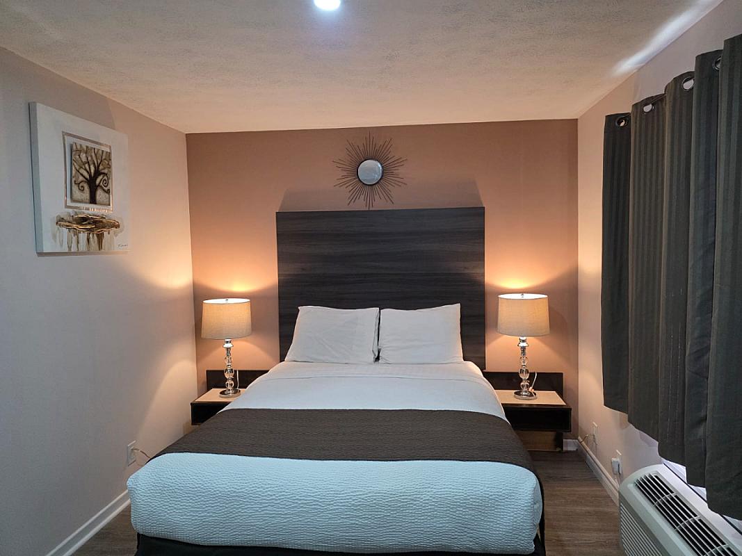 Single Queen Bed Room