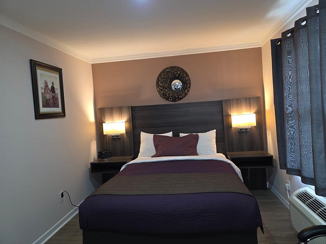 Single Queen Bed Room