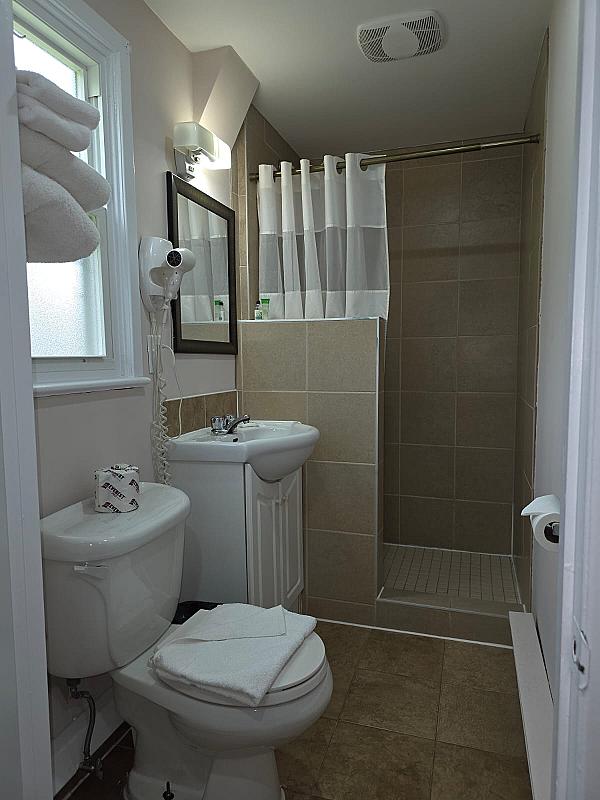 Single Queen Bed Room gallery